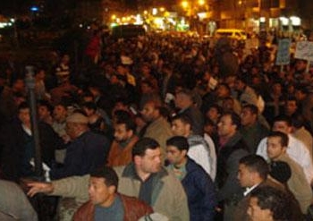 شباب كفرالشيخ يطوفون الشوارع ليلا للتنديد بقرارات مرسى الأخيرة