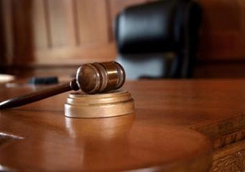تعليق جزئي في المحاكم وانشقاق فى مواقف المحامين ما بين مؤيد ومعارض