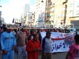 بالصور:شباب الثورةبالسويس يقودمسيرة تظاهرية تجوب الشوارع ضدحكم الإخوان