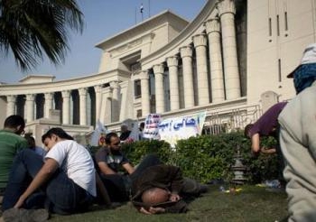 التيار الليبرالي بالأسكندرية يستنكر محاصرة المحكمة الدستورية اليوم