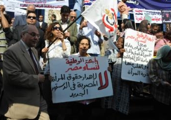 لماذا أغضب مشروع الدستور المرأة المصرية ؟