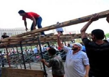 استعدادات مكثفة بميدان التحرير قبيل بدء مسيرات مليونية “الكارت الأحمر”