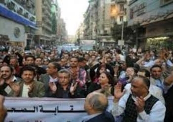 محامون وقضاة وعمال وفلاحون ينضمون الى مسيرة الصحفيين فى ميدان التحرير