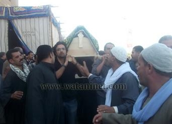 بالصور  ..  جنازة شعبية للموسيقار عمار الشريعي بمسقط رأسه المنيا
