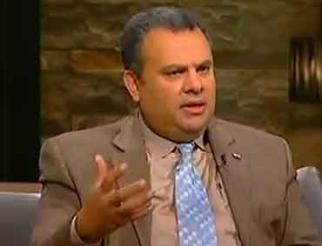 اندريه زكى بعد الادلاء بصوته : توجية الناخبين باسم الدين إهانة للثورة