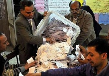 منظمة حقوقية بالمنيا : نتيجة الاستفتاء مؤشر لتزوير إرادة المصريين
