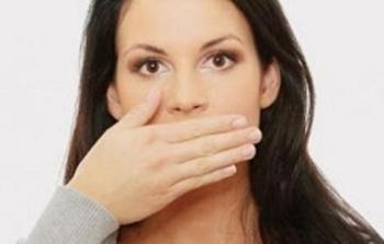 تضرب عن الطعام لخلافات مع زميلاتها فى العمل