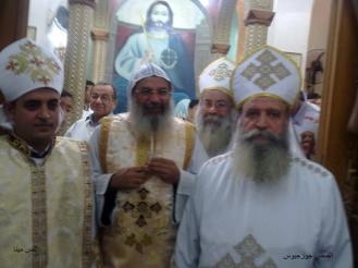 الانبا مكسيموس يرسم كاهن لكنيسة مارمينا بكفر الاكرم