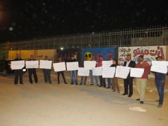 وقفة احتجاجية تنديدا باقتحام حزب حراس الثورة بالسويس
