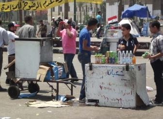 توفير أماكن بديلة للباعة الجائلين بأسيوط وتغليظ العقوبات على المخالفين