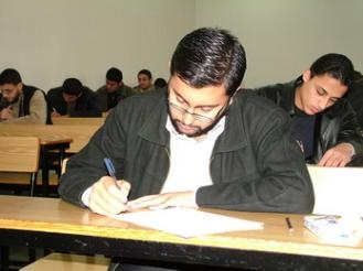 علوم السويس ترفض امتحان الطلاب بجلاليب بيضاء