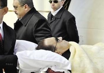 إعادة محاكمة مبارك وجميع المتهمين في قتل المتظاهرين