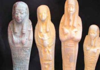 ضبط 12 تمثالا أثريا و13 قطعة عملة بحوزة 3 أشخاص بسمالوط بالمنيا