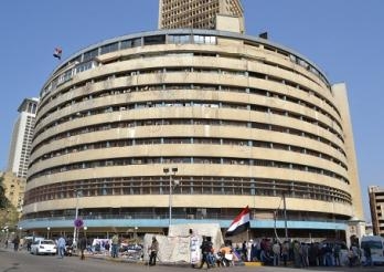 ماسبيرو يستعد ل25يناير بسور حديدي إرتفاعه 4أمتار وأربع عربات أمن مركزى