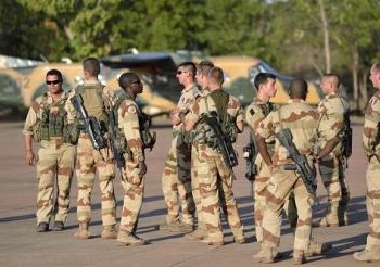 بريطانيا تنظر في رفع مستوى دعمها لفرنسا في مالي