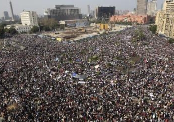وسط هتافات باسقاط النظام وصول مسيرات “مصطفى محمود وشبرا ورمسيس للتحرير