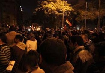 إلاف المتظاهرين أمام ماسبيرو وتحرشات بالأمن المحيط بالإتحادية