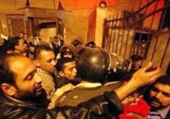 اقتحام قسم شرطة السويس وسرقته وتهريب المساجين