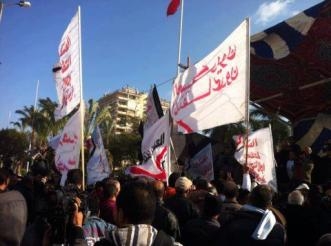 قافلة العسكرين المتقاعدين تدخل الان بورسعيد تهتف لشعب بورسعيد