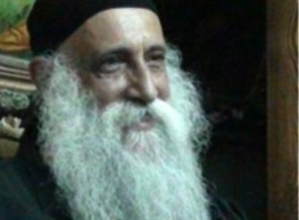 القمص مينا افامينا يرفض رسامته أسقفا