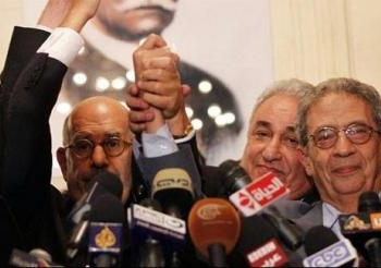 جبهة الانقاذ تدعو الى الاحتشاد السلمى  فى ميادين مصر