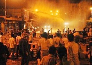 متظاهر الأسكندرية يشعلون النيران في نقطة مرور سيدي جابر