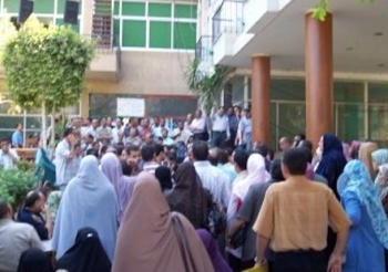 غلق مجلس مدينة دسوق بالجنازير وطرد الموظفين