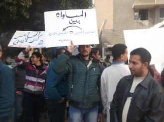 تظاهر موظفي المجلس المحلي بالمنيا للحصول علي حافز المحاجر