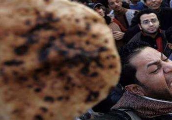 اهالي بورفؤاد يرفضون توزيع الخبز بالبطاقات