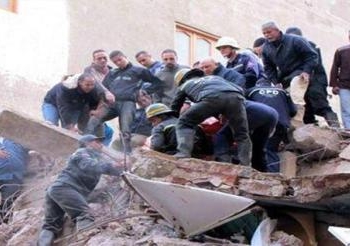 محافظ الأسكندرية انهيار عقار محرم بك نتيجة بناء آخر غير مرخص بجواره