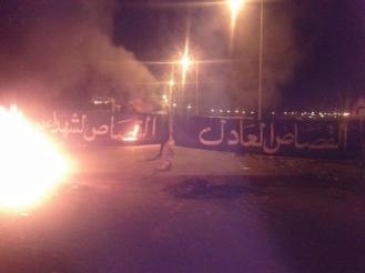الليلة الثانية ومايزال قطع طريق شرق التفريعة مستمرا