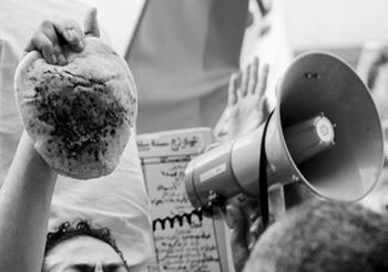 القوى السياسية تؤجل فعاليات “رغيف العيش” لدواعى أمنية