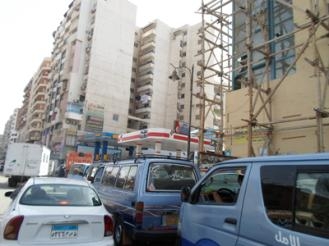 شلل مرورى امام محطات التمويل بالسويس بعد تجدد أزمة السولار