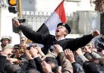 رجال الشرطة ببني سويف : يطالبون باقالة وزير الداخلية