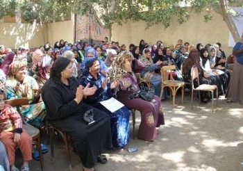 زوجات عمال المحاجر بالمنيا “يرفضن العنف “في اليوم العالمي للمرأة