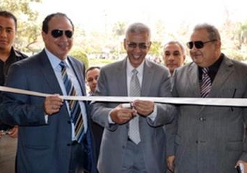 مجاهد وبركات يفتتحان معرض الكتاب بآداب عين شمس