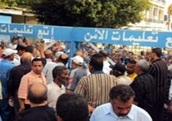 15 معلم مؤقت يعتصمون داخل مكتب وكيل وزارة بقنا