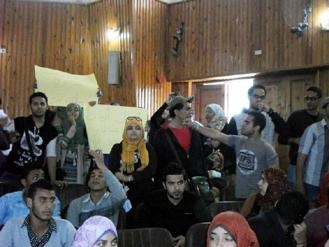 مؤتمر الملتقى التوظيفى بتجارة السويس يتحول الى هتافات ضدالإخوان الدولة