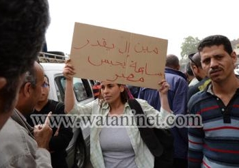 بالصور وقفة احتجاجية أمام النائب العام بسبب استدعاء دومة وعبد الفتاح