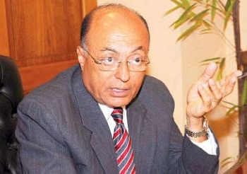 سامح سيف اليزل يحذر من التحريض على جهاز المخابرات