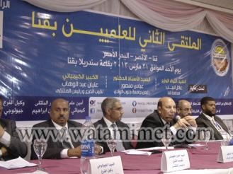 محافظ قنا يدعم فكرة إنشاء بنك للأفكار ومعمل تحليل للمياه