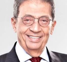 عمرو موسى عبر تويتر: استخدام الشعارات الدينية تمييز بين المواطنين