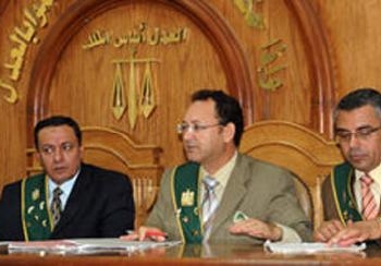 القضاء الادارى بالاسكندرية يلزم الحكومة بصرف رواتب المعتقلين سياسيا