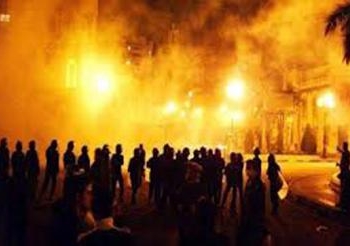 مصدر أمنى :تزايد الاعداد وإلقاء المولوتوف أمام القضاء العالى