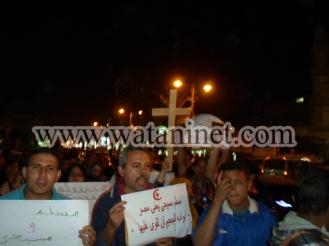 بالصور .. شباب السويس يرفع المصحف و الصليب