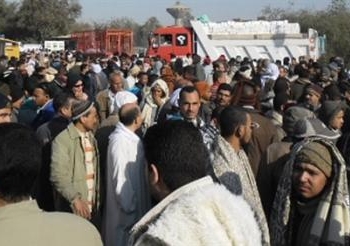 أهالى قرى الخريجين يحتجون أمام محافظة كفرالشيخ للحصول على الغاز