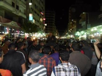 الباعة الجائلون بالسويس يقطعون طريق احمد عرابى تنديدا بارتفاع الاسعار