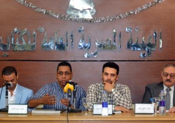فى ندوة بهيئة الكتاب:-الجرافيتى يطالب بتحقيق أهداف الثورة