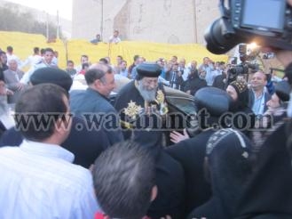 أقباط سوهاج يستقبلون البابا تواضروس الثاني “بالروح بالدم نفديك يابابا”