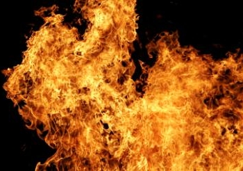 حريق هائل بمنطقة القيسارية التاريخية بأسيوط